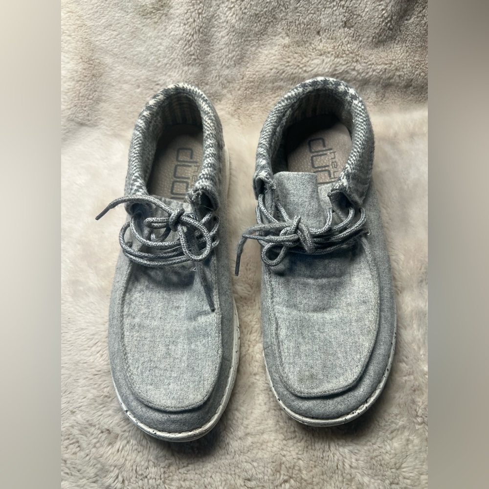 Hey Dude Britt shoes in a grey houndstooth women’s size 10